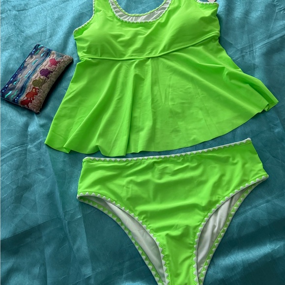 Meet your Posher, Elvira - Picture 2 of 2